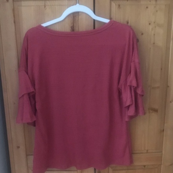 Cable & Gauge ruffle sleeve knit top size M - Picture 2 of 2